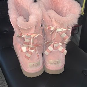 Women’s pink bailey bow Ugg’s